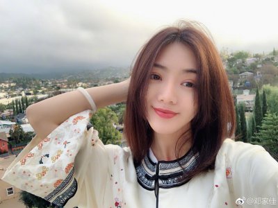 ​李小璐与邓家佳太像了她俩谁更好看邓家佳开火锅店隐退了