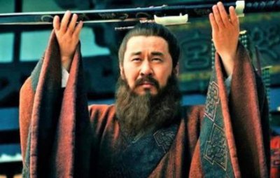 ​各路诸侯中，为什么只有曹操最终统一北方呢?