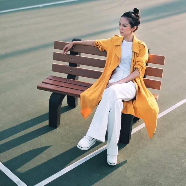 穿什么颜色的衣服显白 穿对肤色亮白一阶