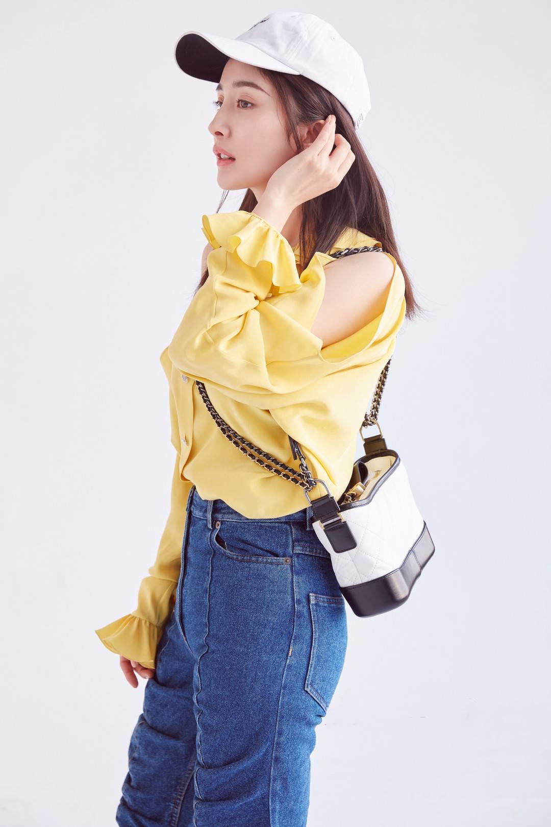 穿什么颜色的衣服显白 穿对肤色亮白一阶