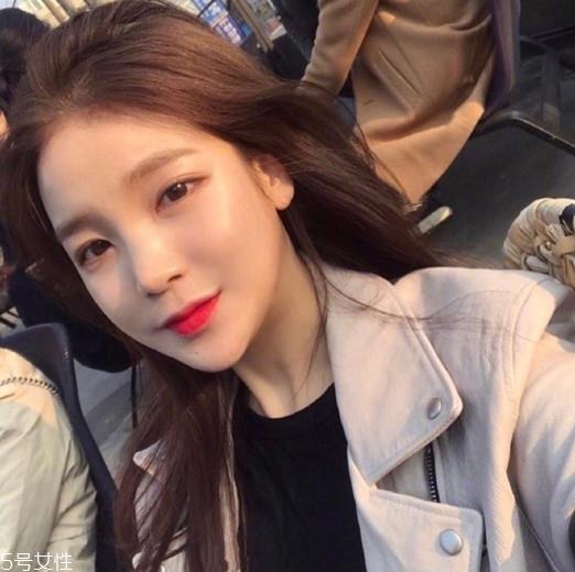 染发哪个颜色自然 染出来比较自然的发色颜色