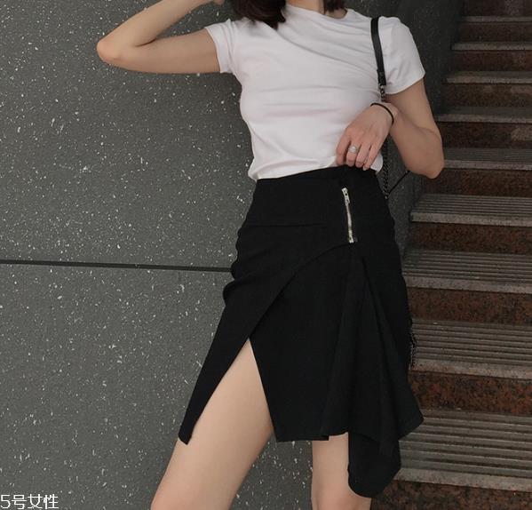 夏天白色t恤透怎么办 白色t恤穿什么内衣