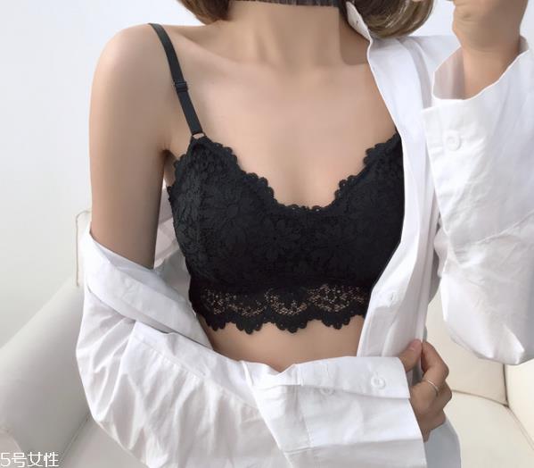 夏天白色t恤透怎么办 白色t恤穿什么内衣