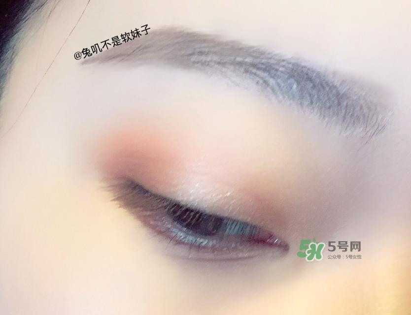 没眼影怎么画眼妆 桃子汁眼妆画法