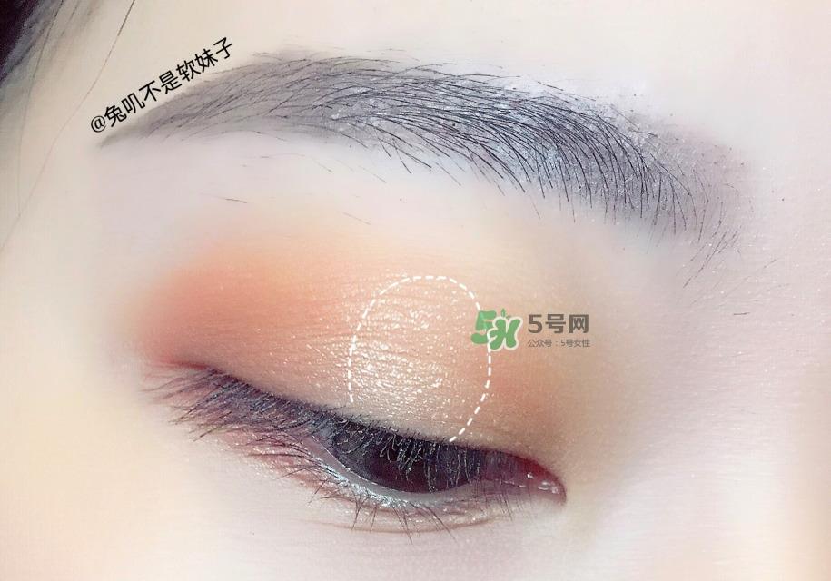 没眼影怎么画眼妆 桃子汁眼妆画法