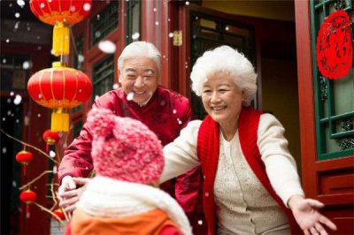 ​婚后过年应该给婆婆钱吗 婚后过年给父母多少钱
