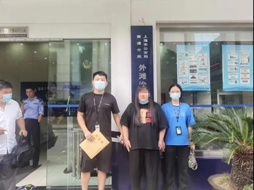 19岁少年，花318万舔到女主播，到底值不值1