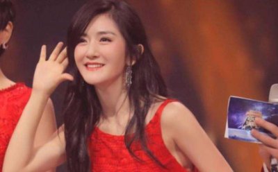 ​谢娜早年电视剧照曝光，这张神似刘亦菲，颜高有演技！