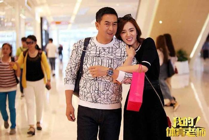 《美好生活》第8次张嘉译“老牛吃嫩草”！网友：骑单车更帅！