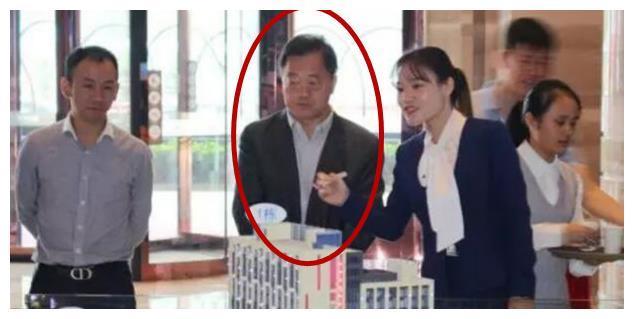 她39年前应征入伍，与亿万富豪一见钟情，如今被称为国民媳妇！