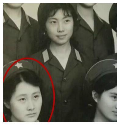 她39年前应征入伍，与亿万富豪一见钟情，如今被称为国民媳妇！