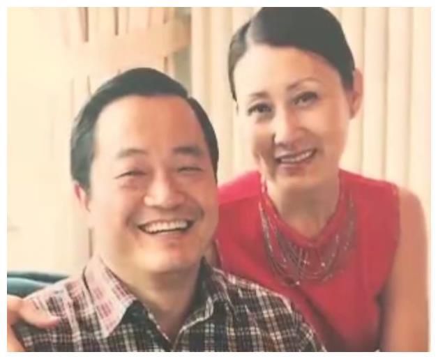 她39年前应征入伍，与亿万富豪一见钟情，如今被称为国民媳妇！