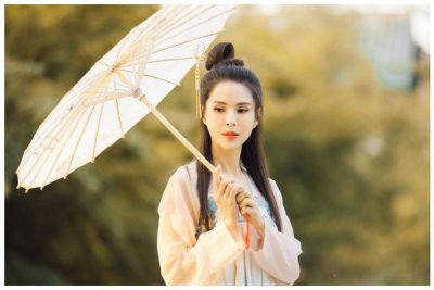 ​李若彤首次公布真实年龄，晒54岁生日照，发长文自曝情感状态