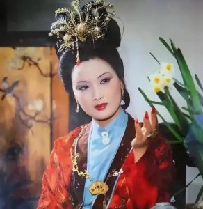 ​沈梦辰版本的王熙凤，七分妆容三分气质，引起网友热议
