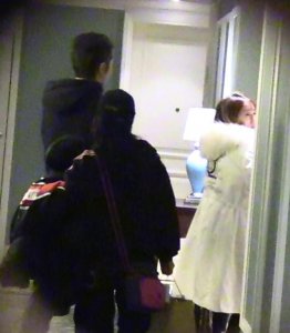 ​张丹峰再度同房幽会经纪人“很正常”，洪欣删光微博婚变疑坐实