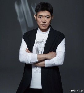 ​李连杰拍写真戴假发有偶像包袱，重回昔日硬汉形象惹观众回忆杀！