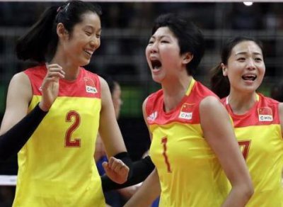 ​《中国女排》电影公布最新海报，标志性大长腿抢镜，网友：不容易