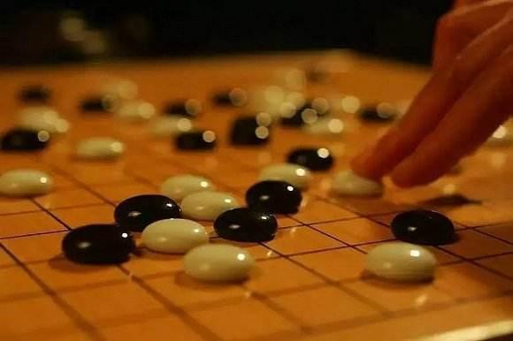 “得饶人处且饶人”的前一句是什么？很狂很暴力