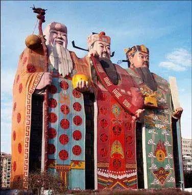 李子柒豪宅曝光，我看到了背后最悲哀的一幕：中国式审美正在被毁掉