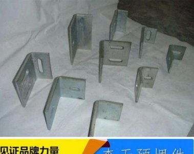 ​欧阳娜娜机场遇恶男遭扯发还被索吻