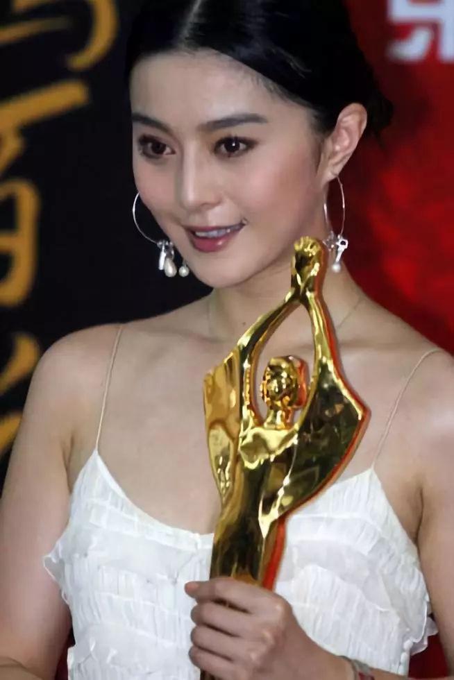 范冰冰事件再次升级，“掉下神坛”的她何去何从？
