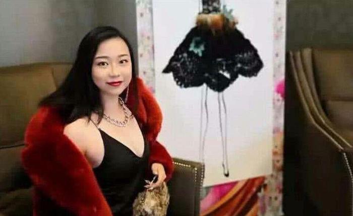 《巴啦啦小魔仙》两姐妹皆已长大，一个走网红路，一个淡出娱乐圈