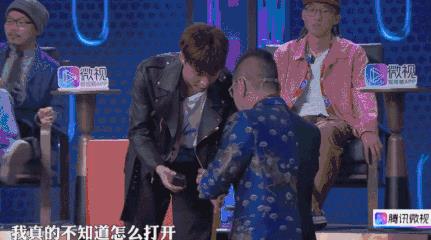 白莲花、下跪、装纯？李诞的文案大概是在“孙e兴的bot”上看来的