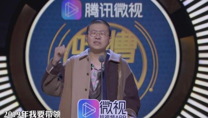 白莲花、下跪、装纯？李诞的文案大概是在“孙e兴的bot”上看来的