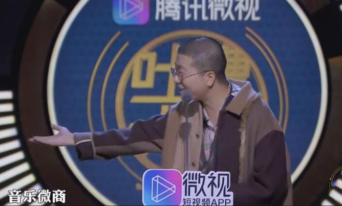 白莲花、下跪、装纯？李诞的文案大概是在“孙e兴的bot”上看来的