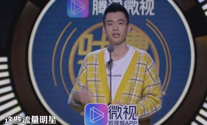 白莲花、下跪、装纯？李诞的文案大概是在“孙e兴的bot”上看来的