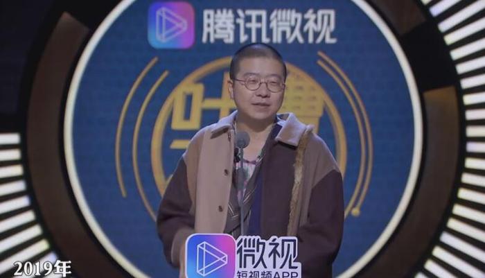 白莲花、下跪、装纯？李诞的文案大概是在“孙e兴的bot”上看来的