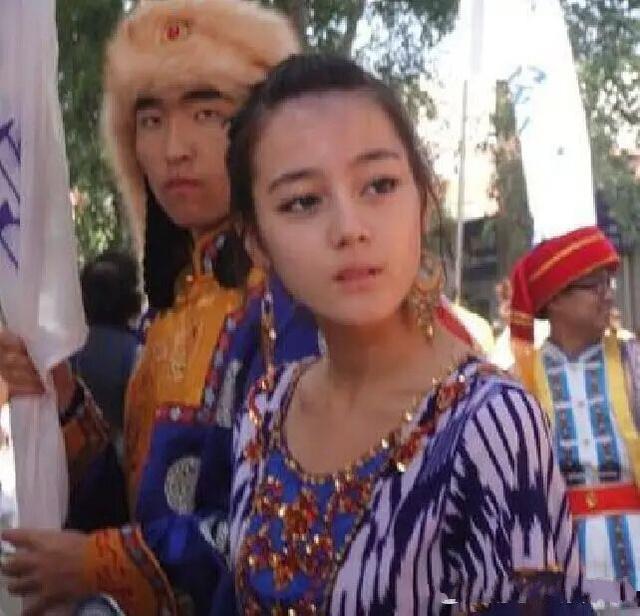 迪丽热巴学生时期照片曝光，打脸整容风波！！