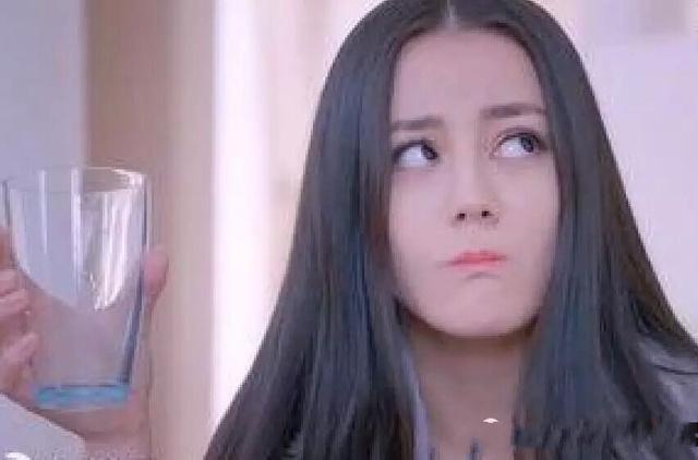 迪丽热巴学生时期照片曝光，打脸整容风波！！