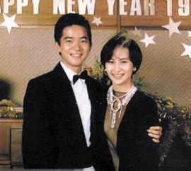 她是赌王最得意的女儿, 端庄美貌身价不菲, 今56岁仍孤身一人