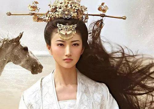 景甜张继科车内激吻恋情添实锤！女方的金主男友被闺蜜撬走了？