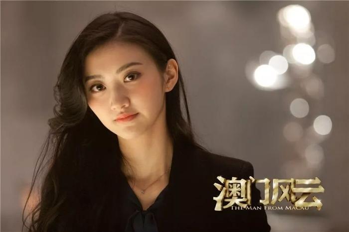 景甜张继科车内激吻恋情添实锤！女方的金主男友被闺蜜撬走了？