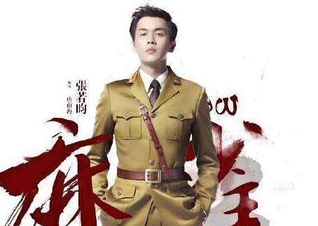 穿军装的8位男星：邓伦邪恶，朱一龙铁血柔情，但我却唯独喜欢他
