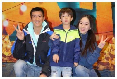 ​杜宇麒才是“整容式”长大，小时候呆萌可爱，如今浓眉大眼成王子