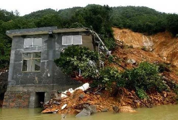 赶沙尘暴、追暴雨闪电、进入台风眼……是种什么样的体验？