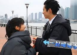 王鹤棣与沈月路边拥吻，下一秒棣棣小动作导演想拦，但为时已晚！