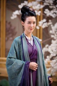 ​还记得《陈情令》中的虞夫人吗？她竟然这么年轻？