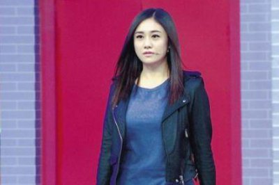 ​刘芸称结婚9年从不做饭，被老公郑钧宠上天，指甲暴露了真实生活