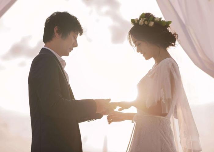 刘芸称结婚9年从不做饭，被老公郑钧宠上天，指甲暴露了真实生活