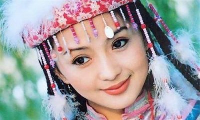 ​《还珠格格》回疆王为何执意拆散含香和蒙丹，将含香送入宫为妃？