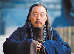 大秦相国吕不韦，说服华阳夫人，立赢异人为储