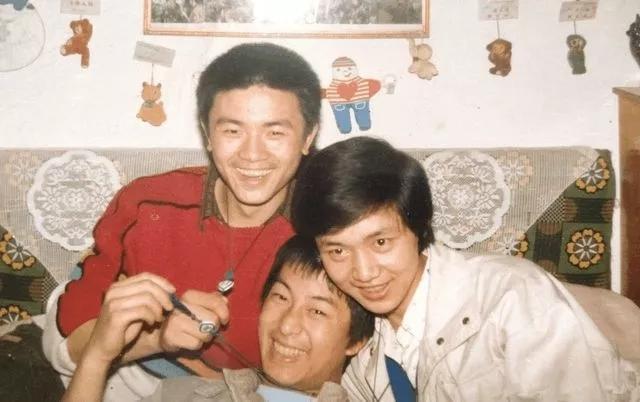 张嘉译的两段婚姻：31岁闪婚遭羞辱，二婚娶富豪妻子，却被妻管严