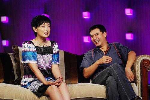 张嘉译的两段婚姻：31岁闪婚遭羞辱，二婚娶富豪妻子，却被妻管严