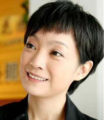张嘉译的两段婚姻：31岁闪婚遭羞辱，二婚娶富豪妻子，却被妻管严