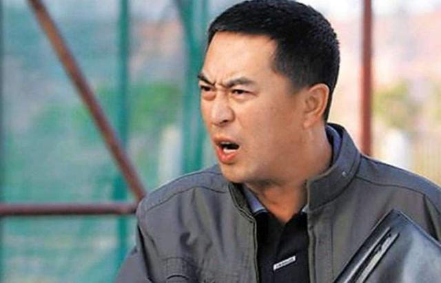 张嘉译的两段婚姻：31岁闪婚遭羞辱，二婚娶富豪妻子，却被妻管严