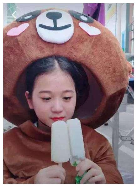 抖音“不接传单就打人”网红熊真实身份曝光，一夜竟掉了几十万粉